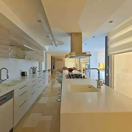 Sleeps 10 Pool Air Con Wifi * 칼칸