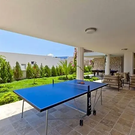 Sleeps 10 Pool Air Con Wifi