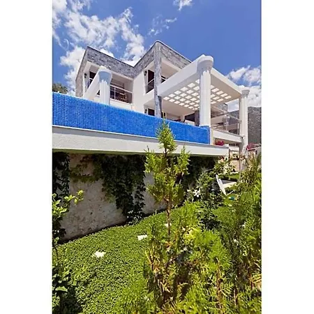 Sleeps 10 Pool Air Con Wifi 칼칸