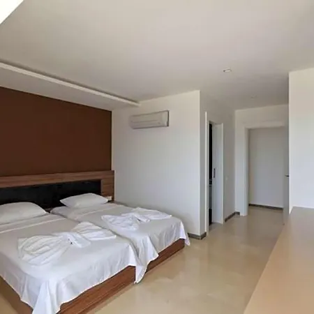 Villa Sleeps 10 Pool Air Con Wifi *